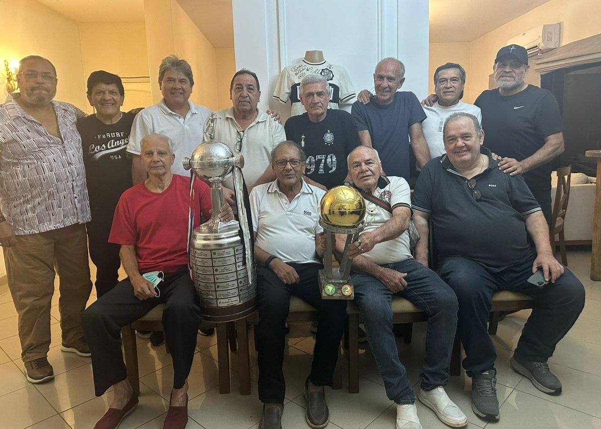 ¡A 46 años del título mundial! 🌎🏆

Un 2 de marzo del año 1980, Olimpia se consagró campeón mundial luego vencer al Malmö FF de Suecia en la final por la Copa Intercontinental.

Era un domingo y en el Estadio "Defensores del Chaco" Olimpia derrotó al Malmoe de Suecia 2-1 el