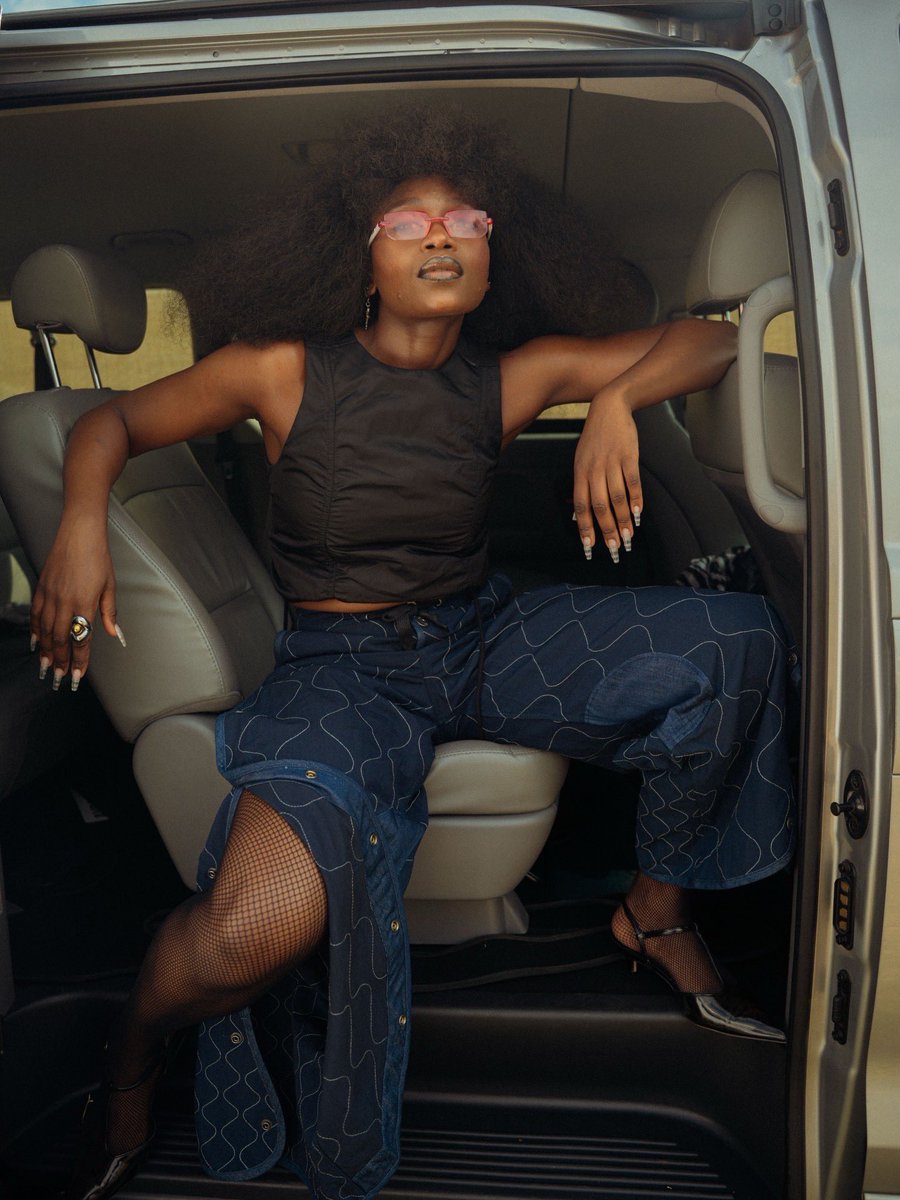Zoe_Modiga's tweet photo. Pre-gig 👁️👅👁️ | extension: into entshantshatsha 👽

👗: @gstarraw_za  @gstarraw #gstarraw
📸: @Sibusiso_Boodah https://t.co/PNRo0BJcQb