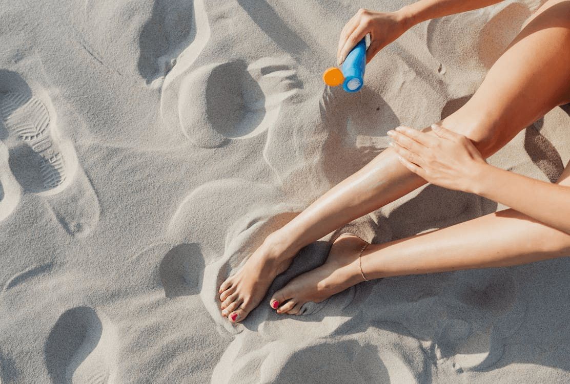 AANRwestRegion's tweet photo. Getting ready for your first spring visit to a club? Remember: sunscreen is your best friend when your winter skin hasn't seen the sun in months! 🧴☀️ #NaturistTips #SkinCare #SpringSun #Naturism https://t.co/VVZps3RVNp