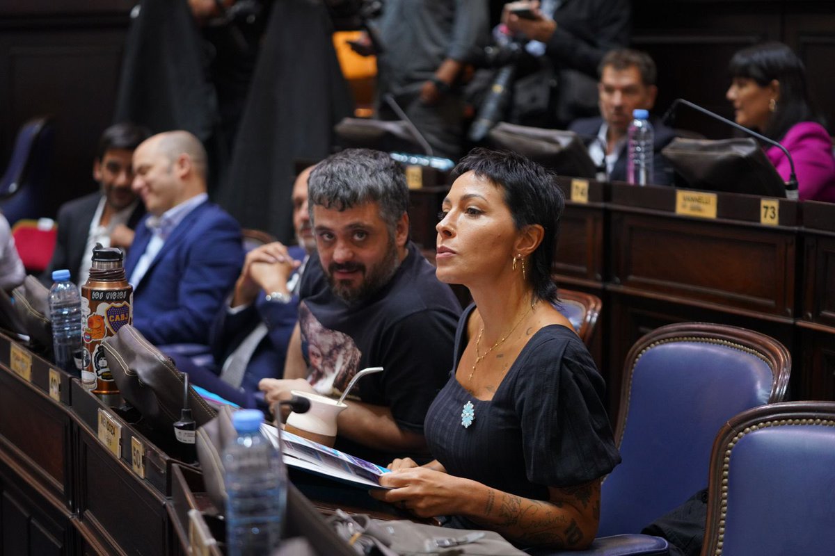 Sobre la no mención de Kicillof a CFK habló Mayra Mendoza. 

“Me preocupa que como gobernador no haya hecho referencia a la proscripción del peronismo con la detención ilegal de Cristina, para quien además humanamente esperaba una muestra de solidaridad, como también lo esperaban