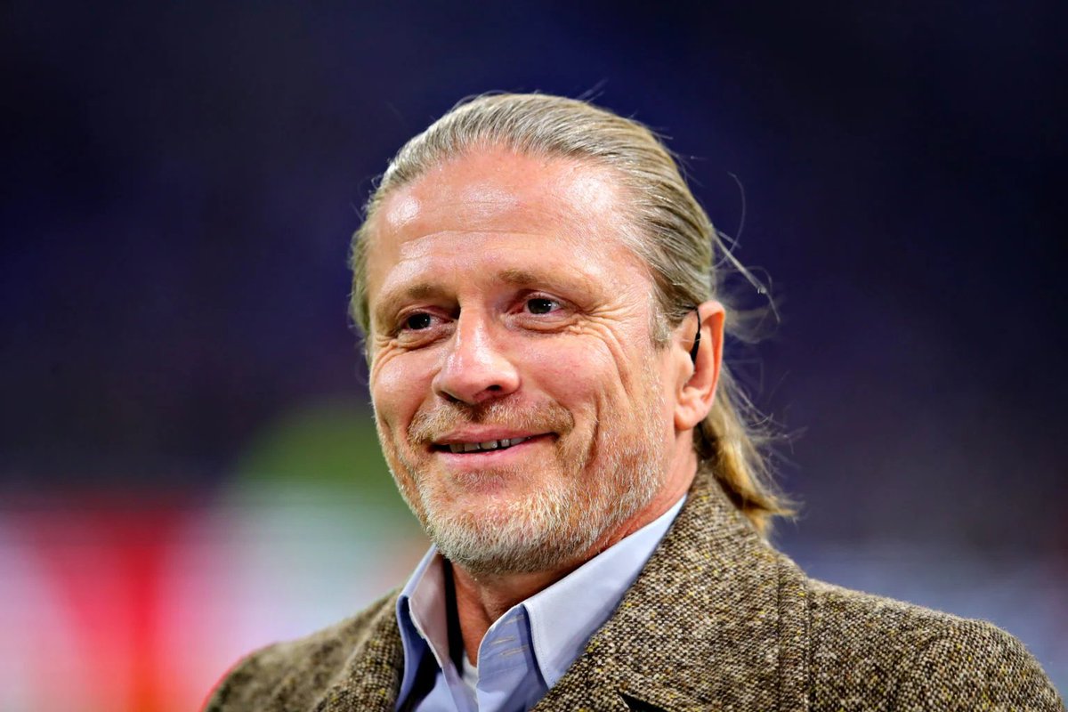 ArsenalZNE's tweet photo. 🚨🔴 Emmanuel Petit slammed the media for its constant negative coverage of Arsenal, particularly the tendency to label them "Set Piece FC" ✅:

“(They) always try to give negative comments, never see the positive side. 

It's like seeing the empty glass or the full glass. It's always the same old story."

Even when Arsenal win a game, just like yesterday, it's about set pieces. 

Okay, so is it important to win the three points?

Nobody is saying anything positive, all the time. I mean, it's very rare, actually.

I read the newspaper this morning. It's kind of negative, you know? It's like: ‘Set Piece FC’, things like this.

But at the end of the day, it's three points. I mean, just say it."