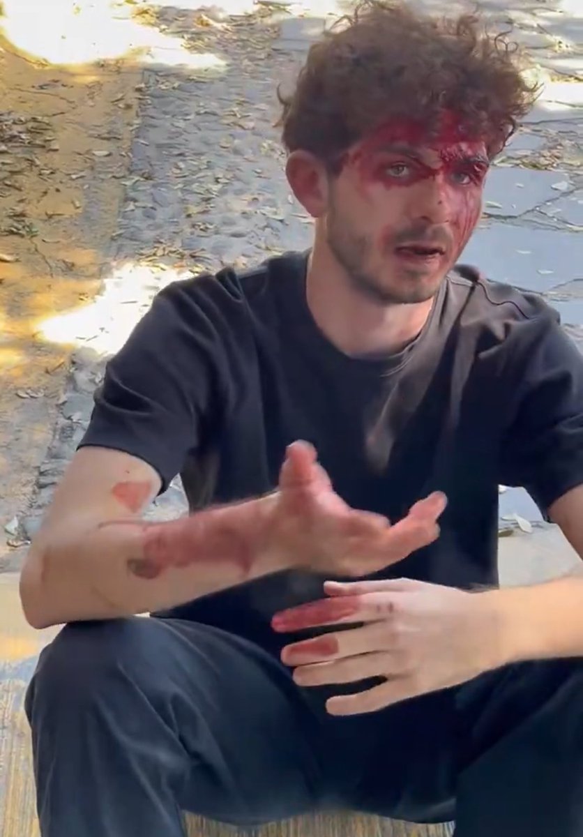 Obviamente es Extranjero, ningún Méxicano en su sano juicio iría a grabar al funeral de El Mencho, al chile se la dejaron muy barata😬