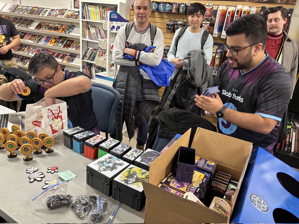 BlazinAzn tweet media