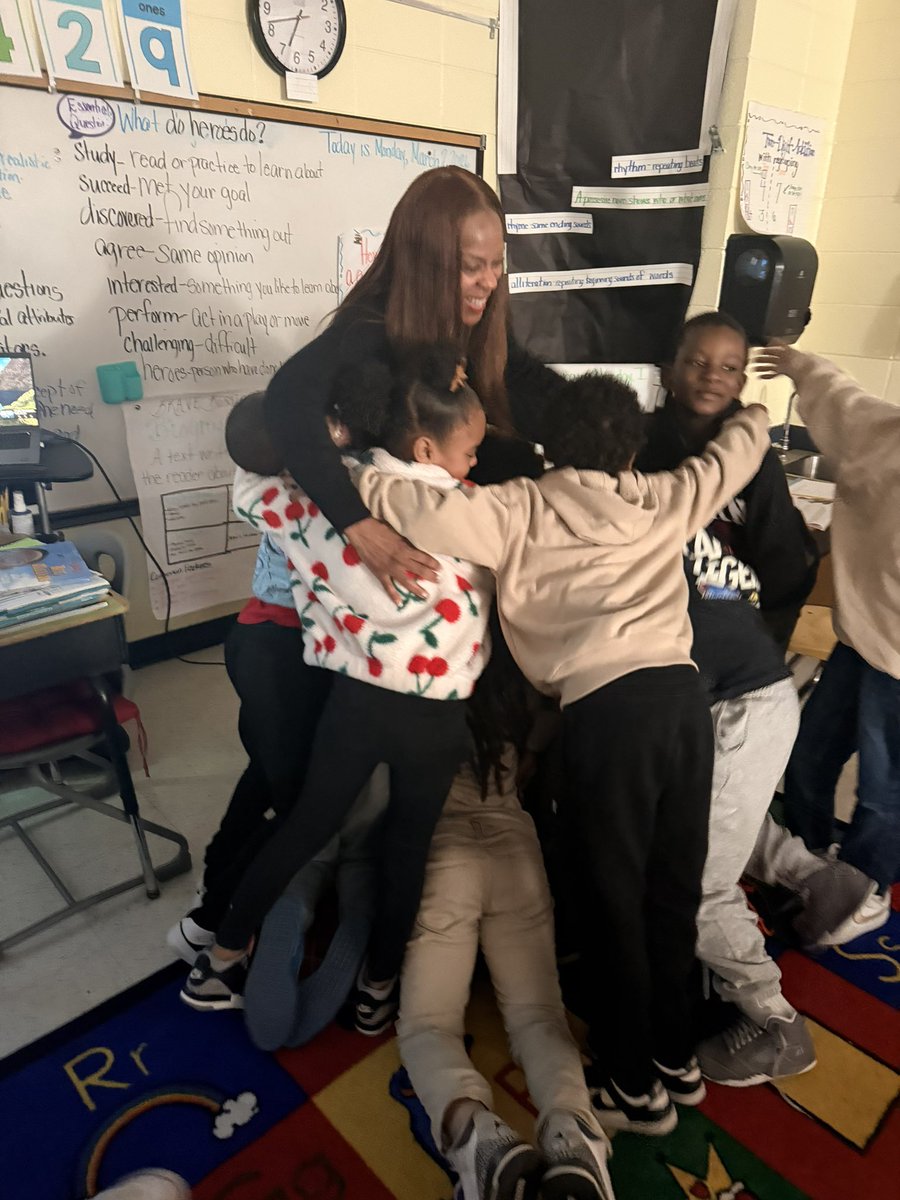 kendallfscott's tweet photo. ๐ Thank you board member Kimberly Dove for reading to our students today. Seeing you connect with our students and share your stories today was very inspiring to LTN. #ReadAcrossAmericaDay @KimberlyRDove @WeAreNolanOwls https://t.co/QC4q4ZIc0r