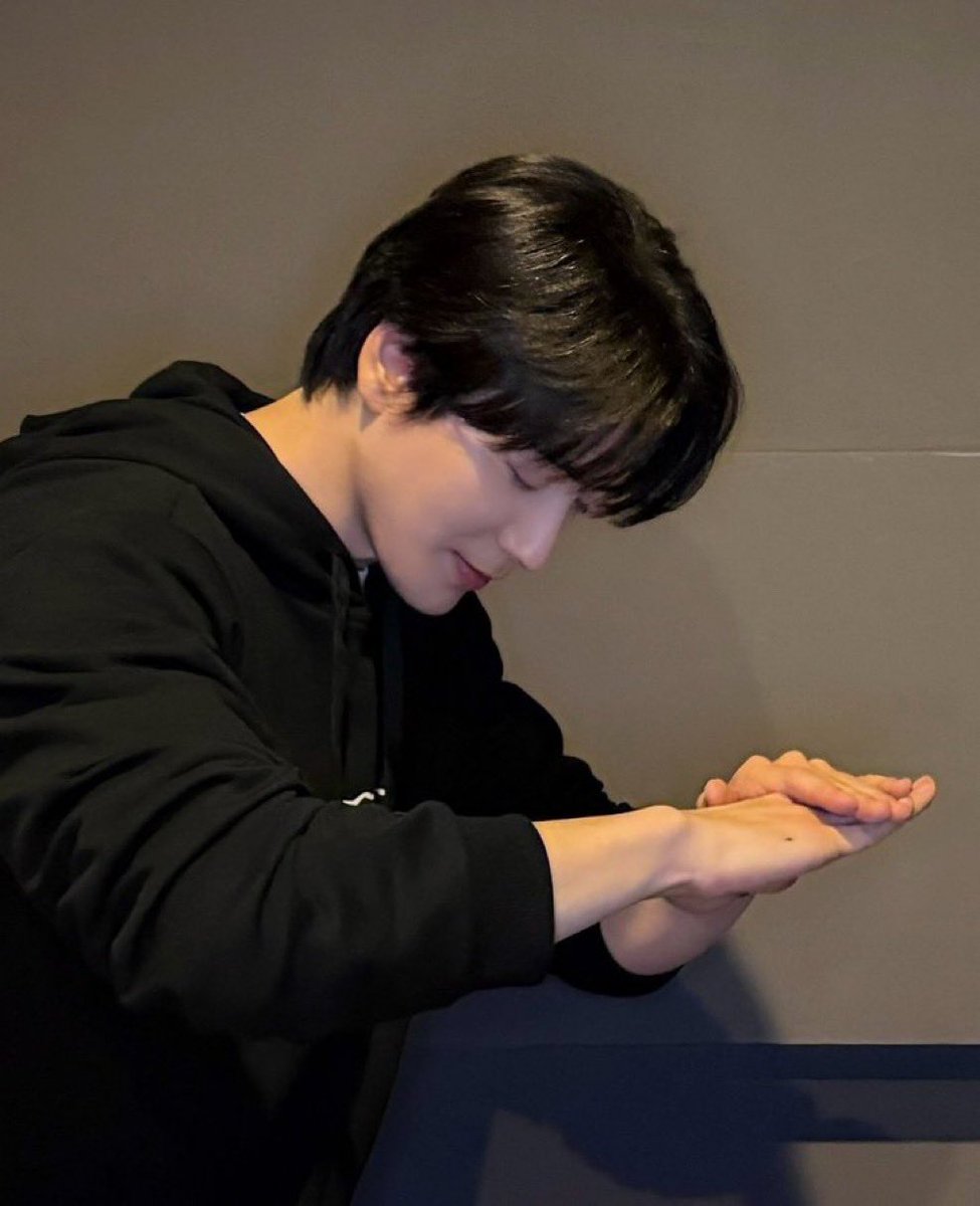 왼손이 위로 올라온 것 까지가
최종 공주마마 . .
