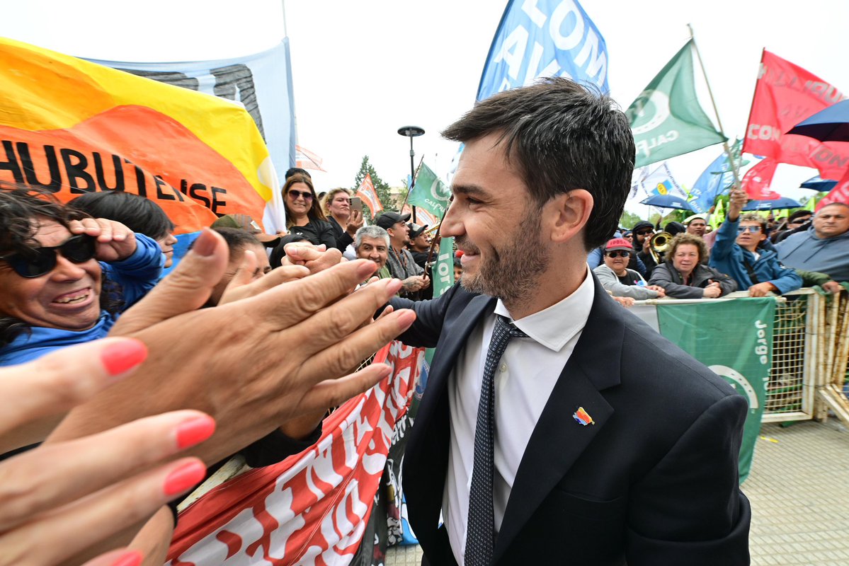 54º SESIONES LEGISLATIVAS 2026: UNA PROVINCIA QUE AVANZA

Hoy inauguramos el 54º período de Sesiones Ordinarias haciendo un balance claro de dónde está Chubut. Al asumir, recibimos una provincia asfixiada, sin margen de maniobra y con una bomba financiera que comprometía