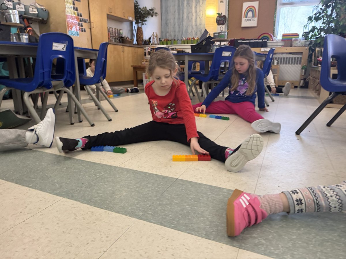 AnitaBaudoux's tweet photo. Our Grade 1s kicked off the week with a #SixBricks mindful moment 💛 Taking time to calm our minds and bodies and set the tone for another joyful week of playing and learning together. 🌈 @StMonicaOCSB #ocsbBeWell https://t.co/WsxZ8OLfYP