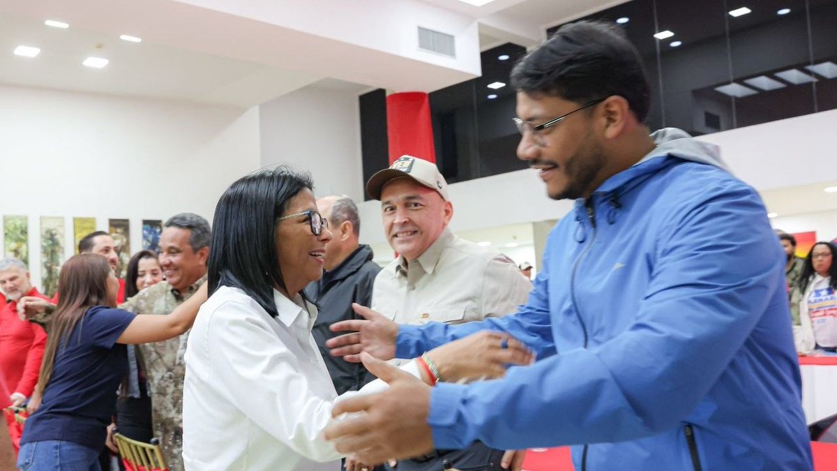 torrealbaf's tweet photo. Desde Cumaná || Junto a la Compatriota Bolivariana Presidenta Encargada @delcyrodriguezv y el Compatriota Bolivariano Capitán @dcabellor participamos en la acostumbrada Reunión de la DN del @partidopsuv y la @juventudpsuv mas el Consejo Político Nacional. https://t.co/fc9zMk88Cl