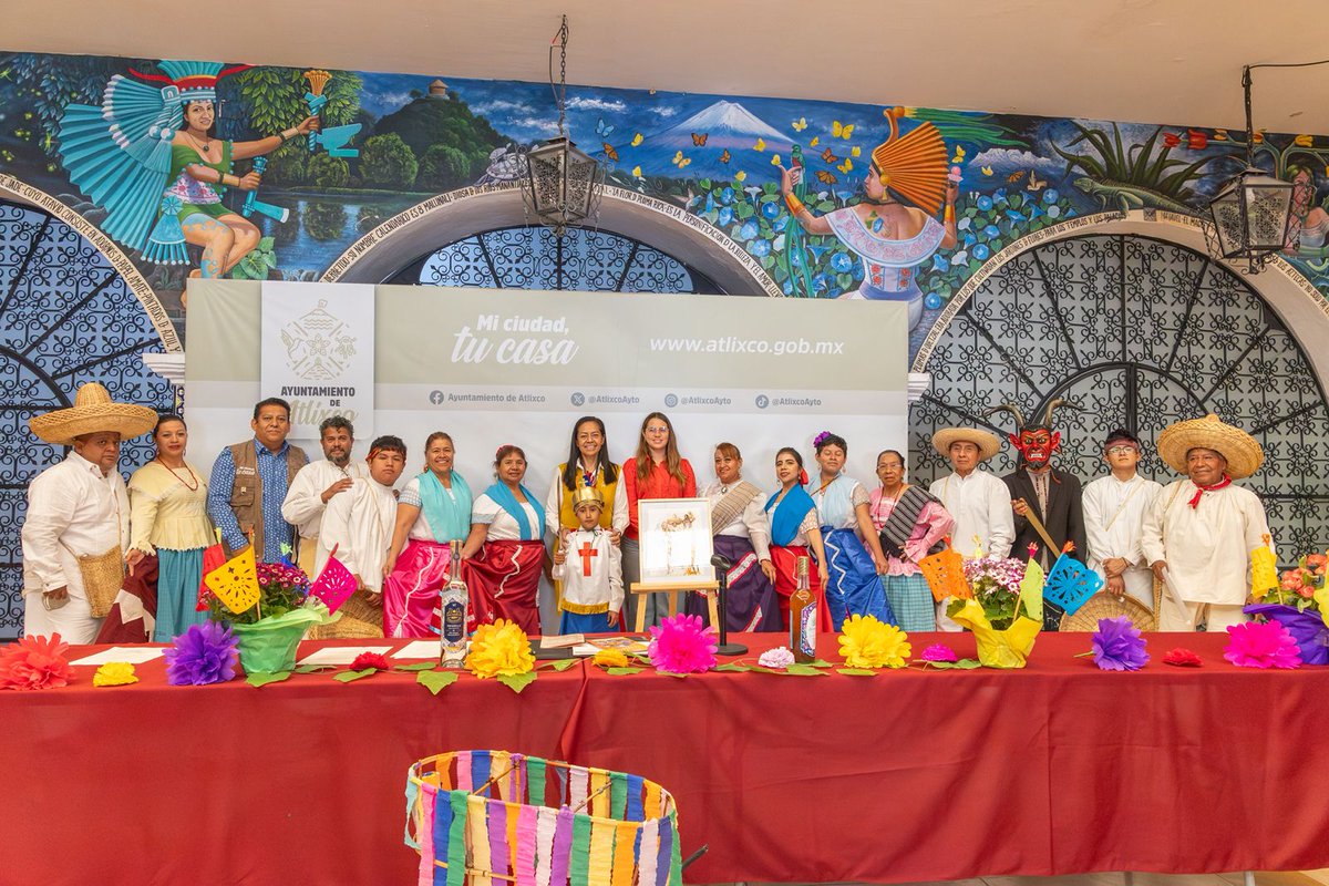 JCarlos_Valerio's tweet photo. ¡Atlixco celebrará en grande el Festival Internacional de las Etnias! 🌎✨
Del 13 al 15 de marzo, vive la riqueza de los pueblos originarios con #danzas, 60 stands de #artesanías y 40 gastronómicos. 🌮🎨 Un evento para fortalecer nuestra #identidad cultural.
¡Te invita @AriadnaAyala y el @AtlixcoAyto!