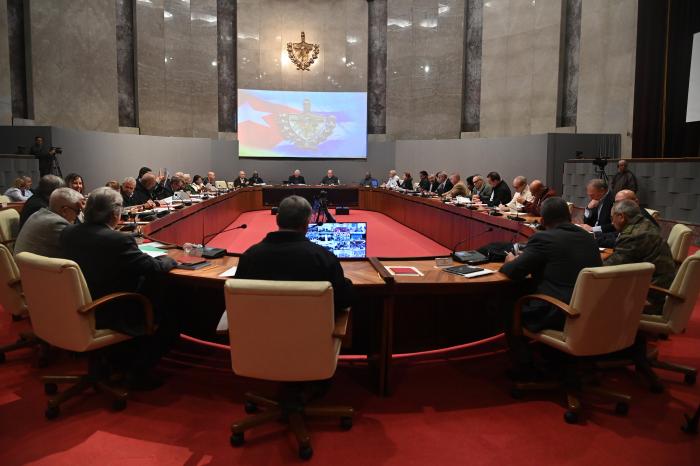 JorgeFaure1's tweet photo. #PoderPopular se reunió el Consejo de Ministro evaluando la actualización del Programa de Gobierno #IslaDeLaJuventud #SentirPinero #CubaEstáFirme #100AñosConFidel https://t.co/esDWLmzK81
