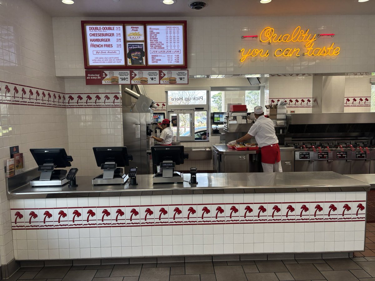 Lalicious tweet media