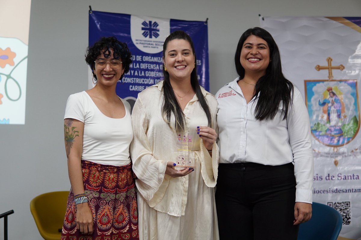 secmujersm's tweet photo. ✨ La @santamartadtch continúa trabajando en articulación con diferentes organizaciones para el fortalecimiento institucional.

⛓️‍💥 https://t.co/SL7jKukpg9 https://t.co/DTQ1u3R9Sx