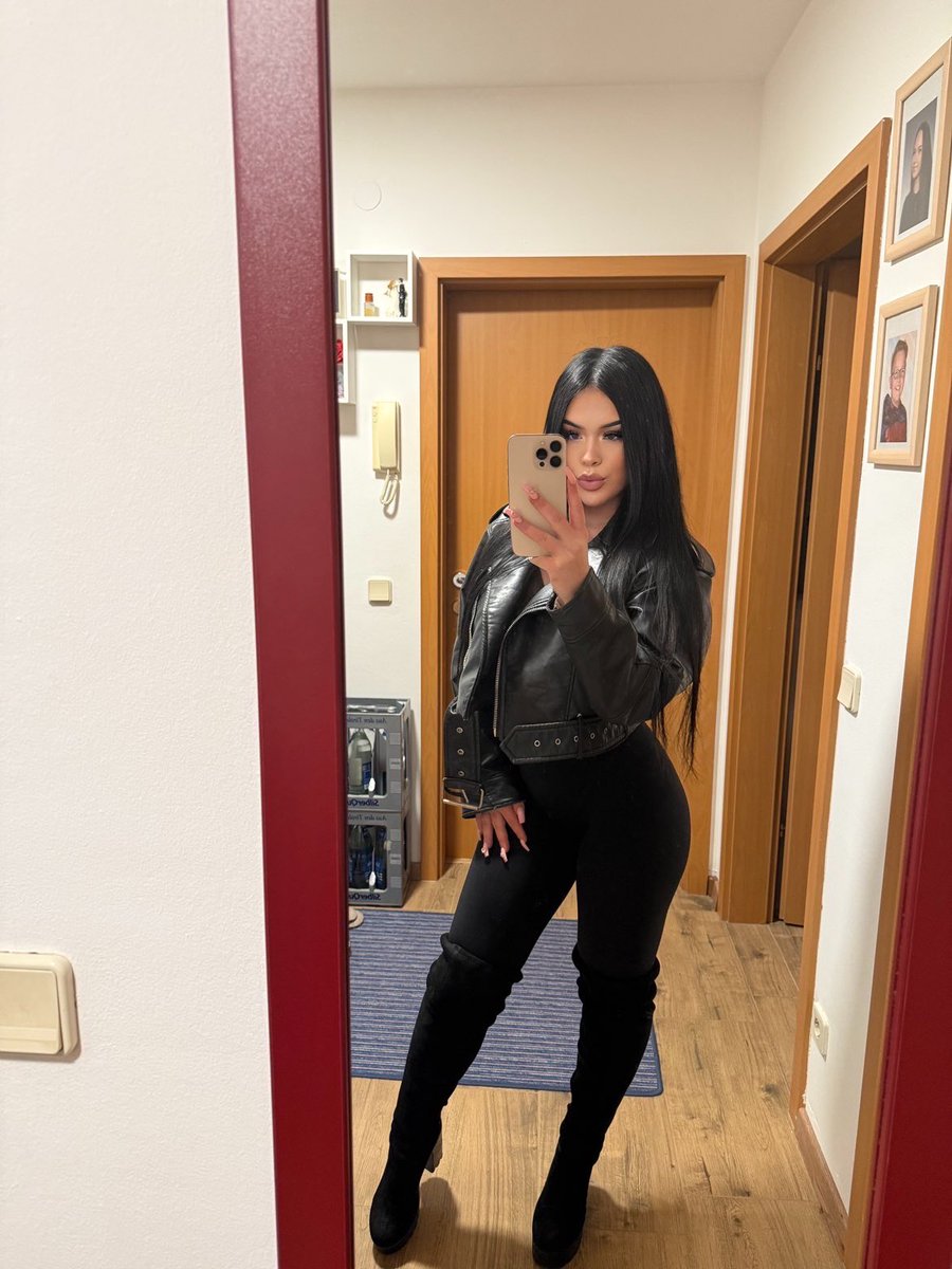 Spoiledlanaaa's tweet photo. Sobald du auf diesen Post reagierst und mir folgst werde ich dich solange jagen bis du nichts mehr hast😘

#Findom #FinancialDomination #PayPig #MoneySlave #SpoilMe #CashAppQueen #HumanATM #OnlineDomme #SpoilingBrat #Finsub https://t.co/1gjZ8uaVha