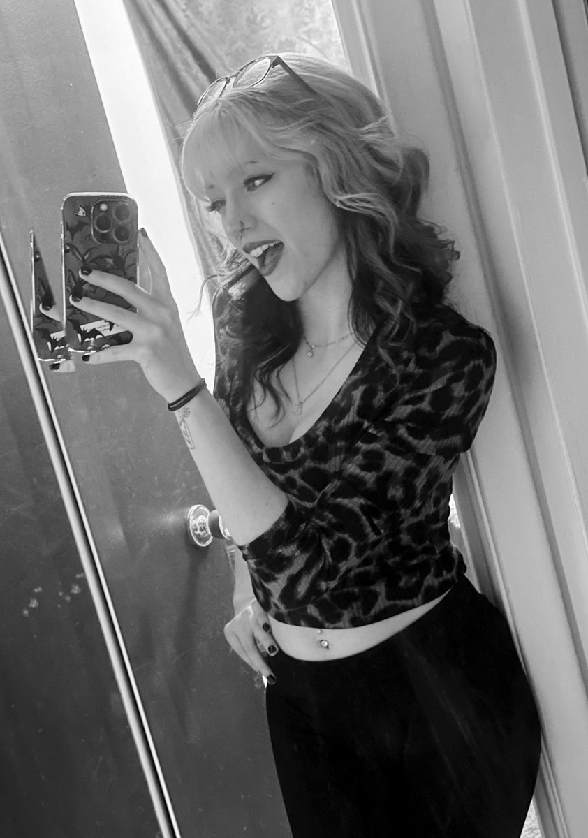 bex 🦇 tweet media