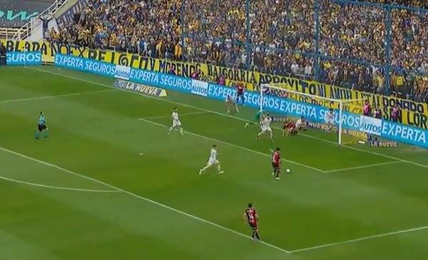 La jugada se me hace conocida, pero hay 1 diferencia... Las camisetas, se sabe que los de rojo y negro le tienen un cagazo TREMENDO a los de azul y amarillo.

+22.
+2 en el MUNICIPAL.