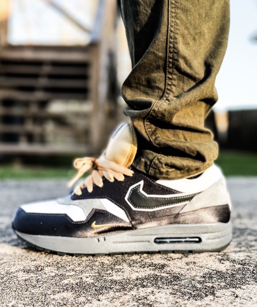 snkrfiend713's tweet photo. Hate I missed day 1 of @hisexcellence79 #marchMAXness but I’m here for day 2 @Nike #007 #bigheadmode #yoursneakersaredope #sneakerarmy #sneakerwars https://t.co/D6tThuCVAA