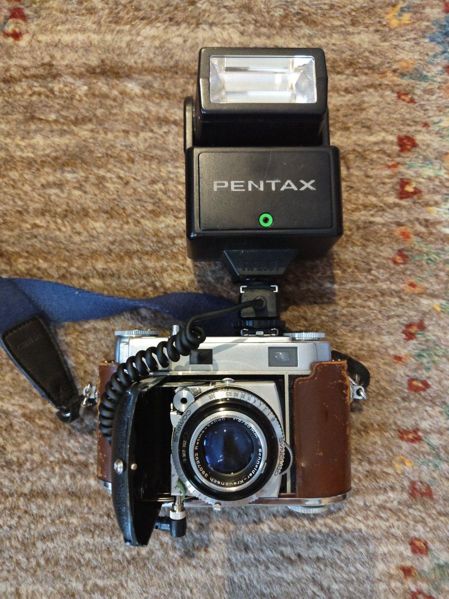 蛇腹カメラ写真展 蛇腹カメラはほとんどレンズシャッターなので