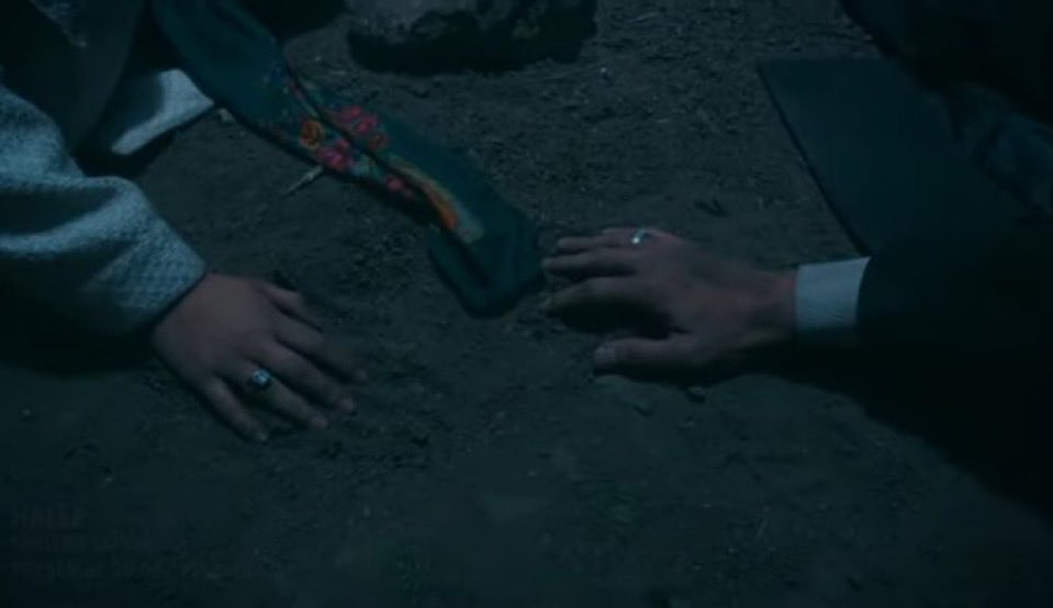 aralarına ne girerse girsin 
onların ruhları hep birbirine 
dönüktür 

“kaderin bağladığı “
“görülmez ipler”

#YılSer #HalefKöklerinÇağrısı