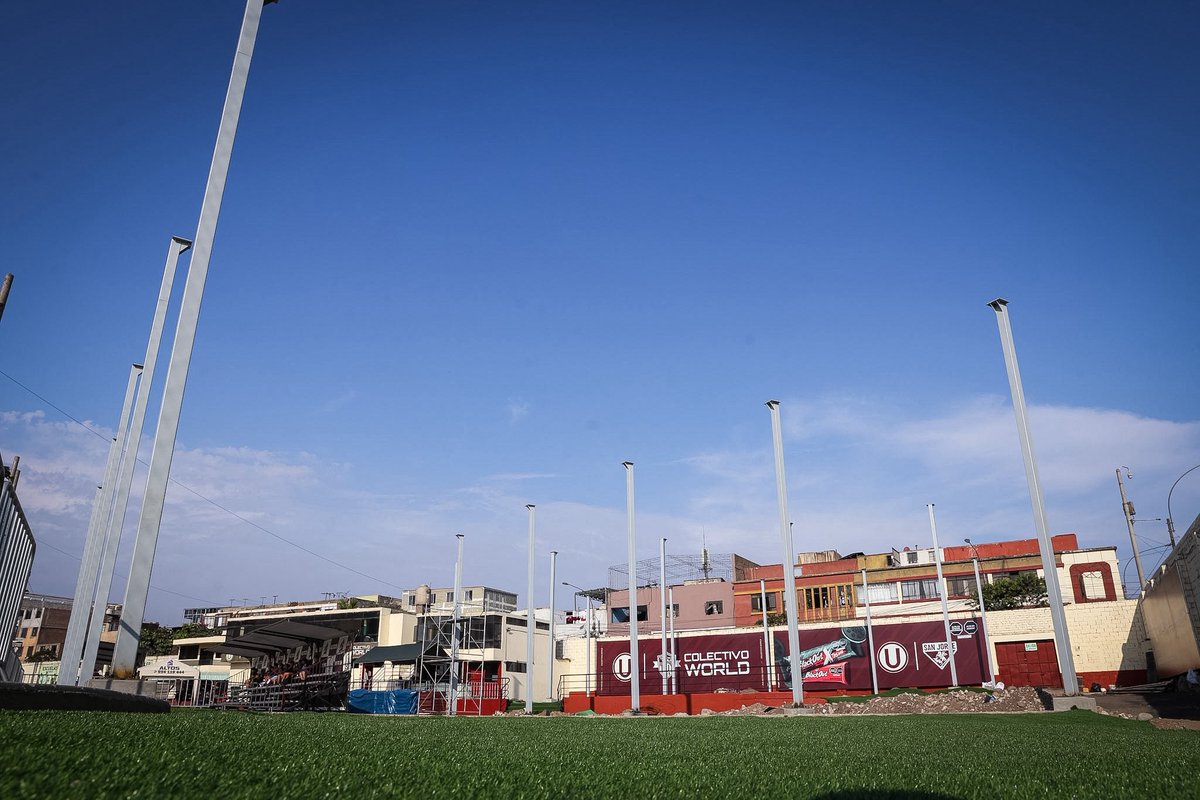 ¡𝗦𝗲𝗴𝘂𝗻𝗱𝗮 𝗲𝘁𝗮𝗽𝗮 𝗲𝗻 𝗺𝗮𝗿𝗰𝗵𝗮! 🫡👷‍♂️

🔜 Avanza el techado metálico de las canchas de vóley en el Estadio Lolo Fernández.

🏐 Seguimos mejorando nuestra infraestructura deportiva.

💪 ¡Gracias por el apoyo, <a href="/ColectivoWORLD/">Colectivo WORLD</a> !

#YDaleU
#EscuelasCremas