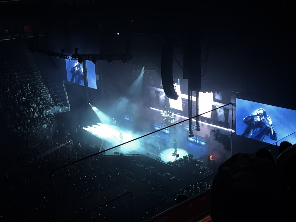 ttmloser's tweet photo. hey guys i love bad omens https://t.co/eAU0s2rug7