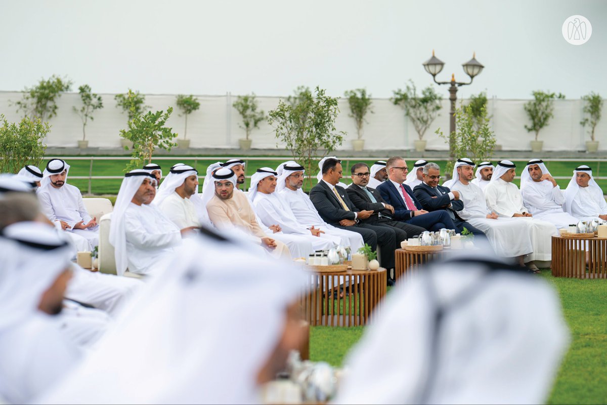ADMediaOffice's tweet photo. منصور بن زايد يشارك قيادات دينية ومصرفية وإعلامية مأدبة إفطار رمضانية في فندق "قصر الإمارات" في أبوظبي. وسموّه يتبادل التهاني مع الضيوف بمناسبة حلول شهر رمضان الذي تتجدد فيه الروح الوطنية، ويزداد فيه تلاحم المجتمع. https://t.co/MtPm5LQ8YN