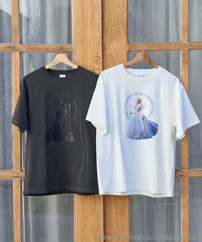 映画「ウィキッド 永遠の約束」とのスペシャルデザインTシャツ