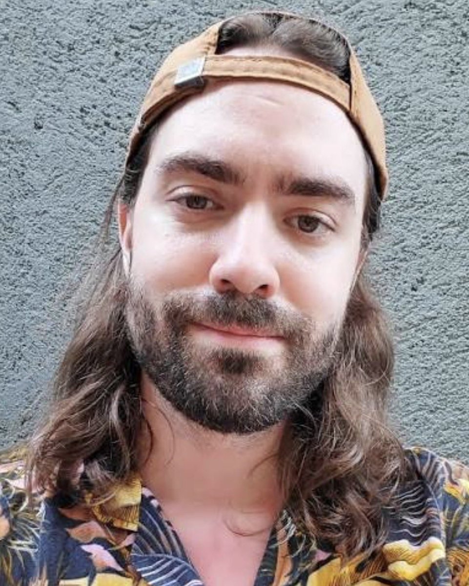OFCBostil's tweet photo. Seja o Funky Black Cat por um dia: 

> Skin de professor gente boa 

> 30 e poucos anos e de bem com a vida

> Ficou milionário gravando as gameplays dele e postando no yt

> + de 3 milhões de inscritos 

> Foi comprar um videogame andando de bicicleta https://t.co/4J4jLvC9Wm