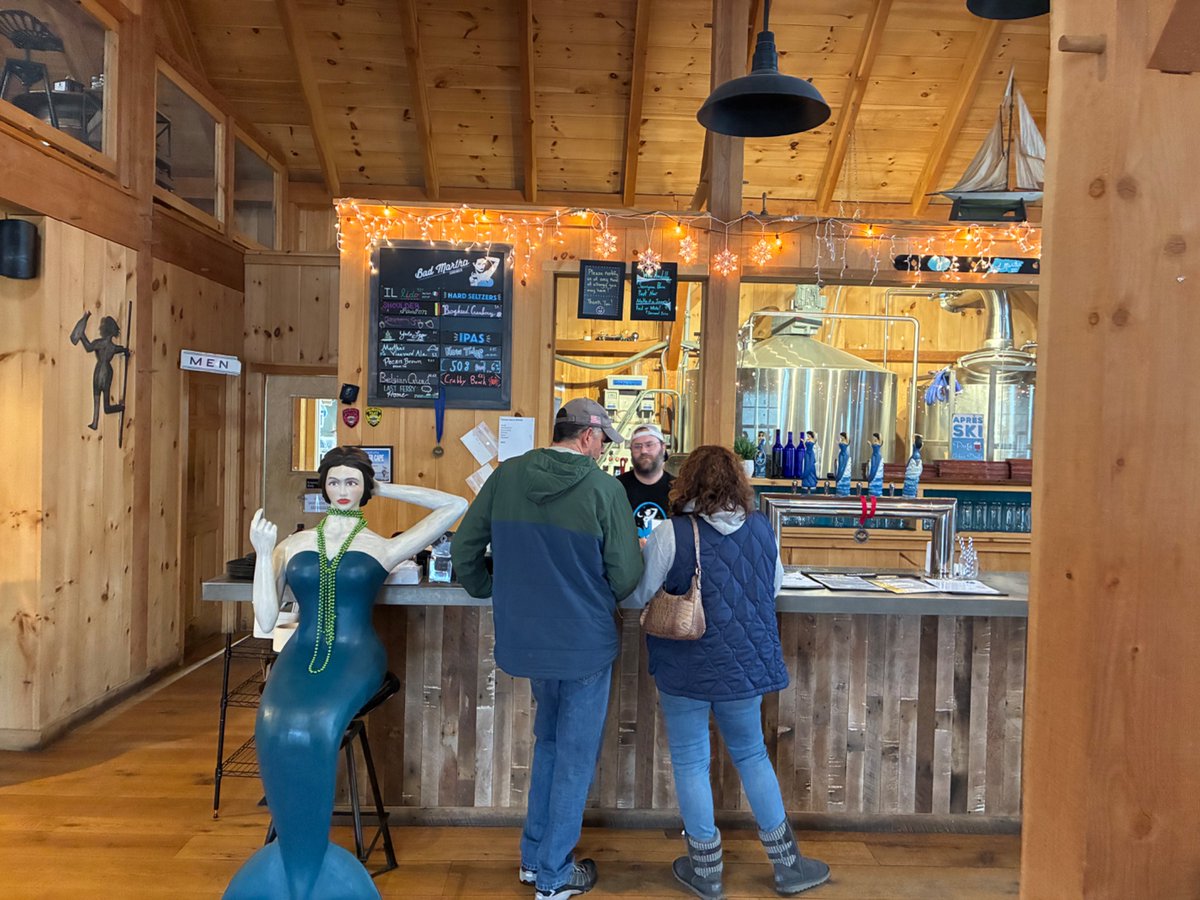CapeCodBars's tweet image. Bad Martha’s Brewery #Falmouth. Fun to go off season as can get insanely busy there!
Cozy, Kid &amp;amp; dog friendly, more &amp;amp; more food options each time I go. #CapeCod