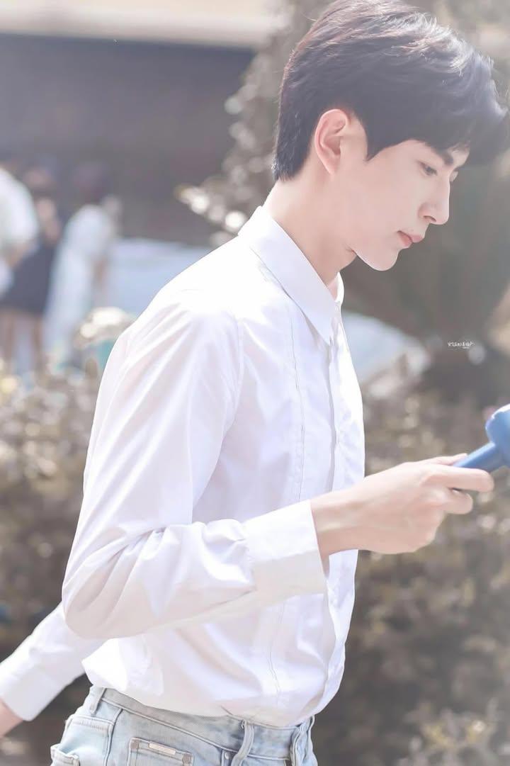 zskyccz's tweet photo. As we are fighting our own battles, using our selfless love and actions to call out for justice. There's nothing more that we want, but may good news come to you soon. May good people be returned with kindness. May skies bless you for a final respect🤍

#YuMenglong #于朦胧 https://t.co/ts80wHtNUD