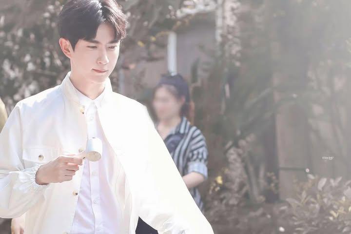 As we are fighting our own battles, using our selfless love and actions to call out for justice. There's nothing more that we want, but may good news come to you soon. May good people be returned with kindness. May skies bless you for a final respect🤍

#YuMenglong #于朦胧