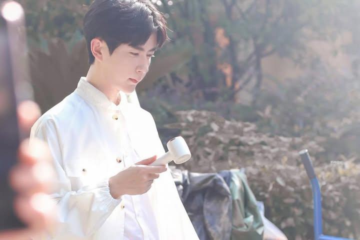 zskyccz's tweet photo. As we are fighting our own battles, using our selfless love and actions to call out for justice. There's nothing more that we want, but may good news come to you soon. May good people be returned with kindness. May skies bless you for a final respect🤍

#YuMenglong #于朦胧 https://t.co/ts80wHtNUD