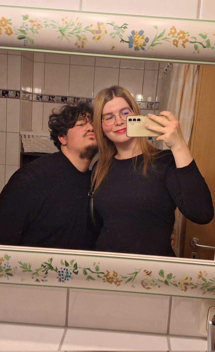 IM 21 NOW!! It is so crazy to me that I am turning into adulthood by now. I am proud to say that I feel blessed in my life and that I am very happy ❤️
I am so grateful for everyone who puts a smile on my face and thank you to my girlfriend who has been the best person to exist 💞