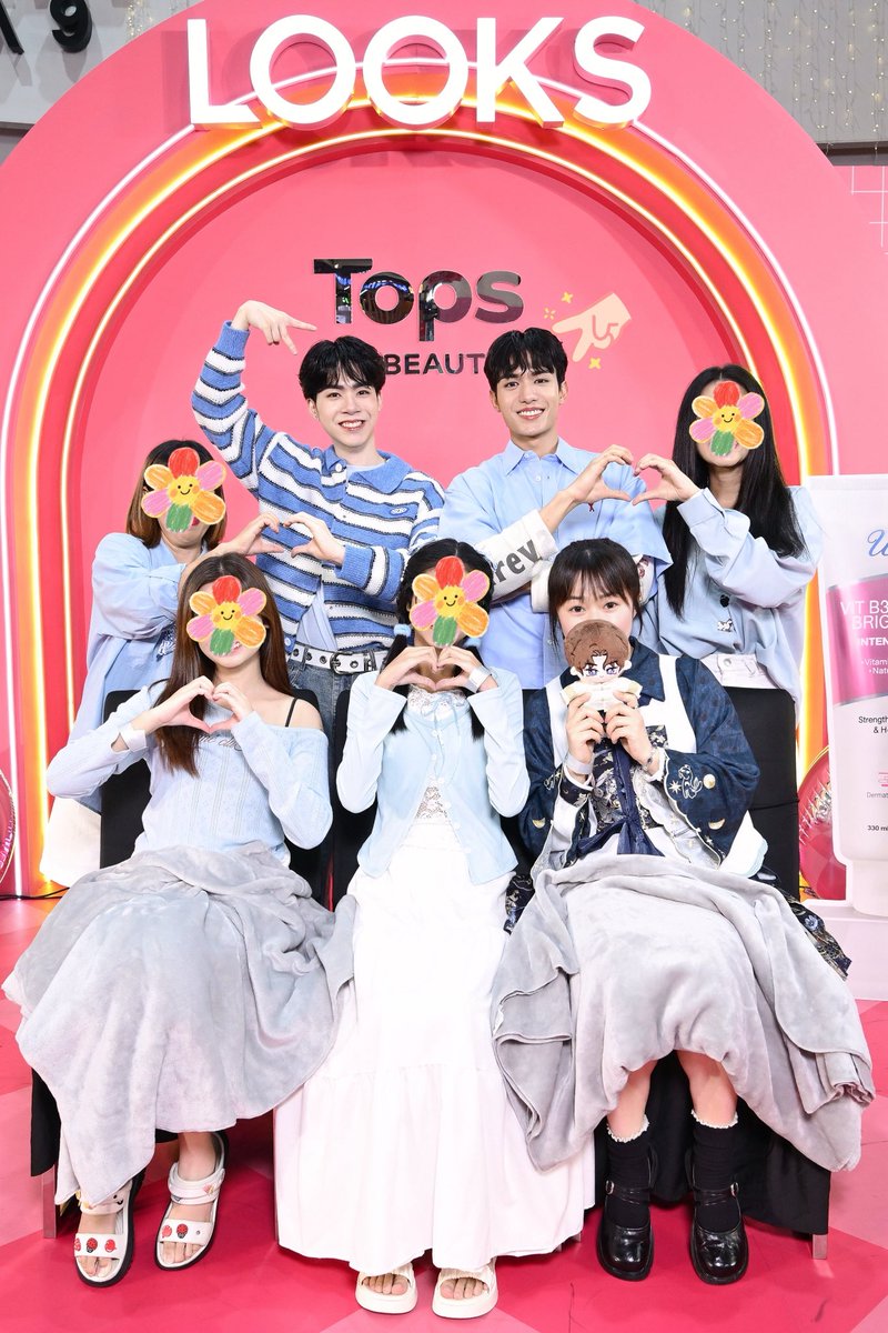 wangpanpanpann's tweet photo. I've only been home for one day and I'm already missing you all.🥺🥺
#UdermaxNetJJ
#netsiraphop #jj_rcp #NETJJ
@netsiraphop @jj_rcp https://t.co/EfpBml5uT6