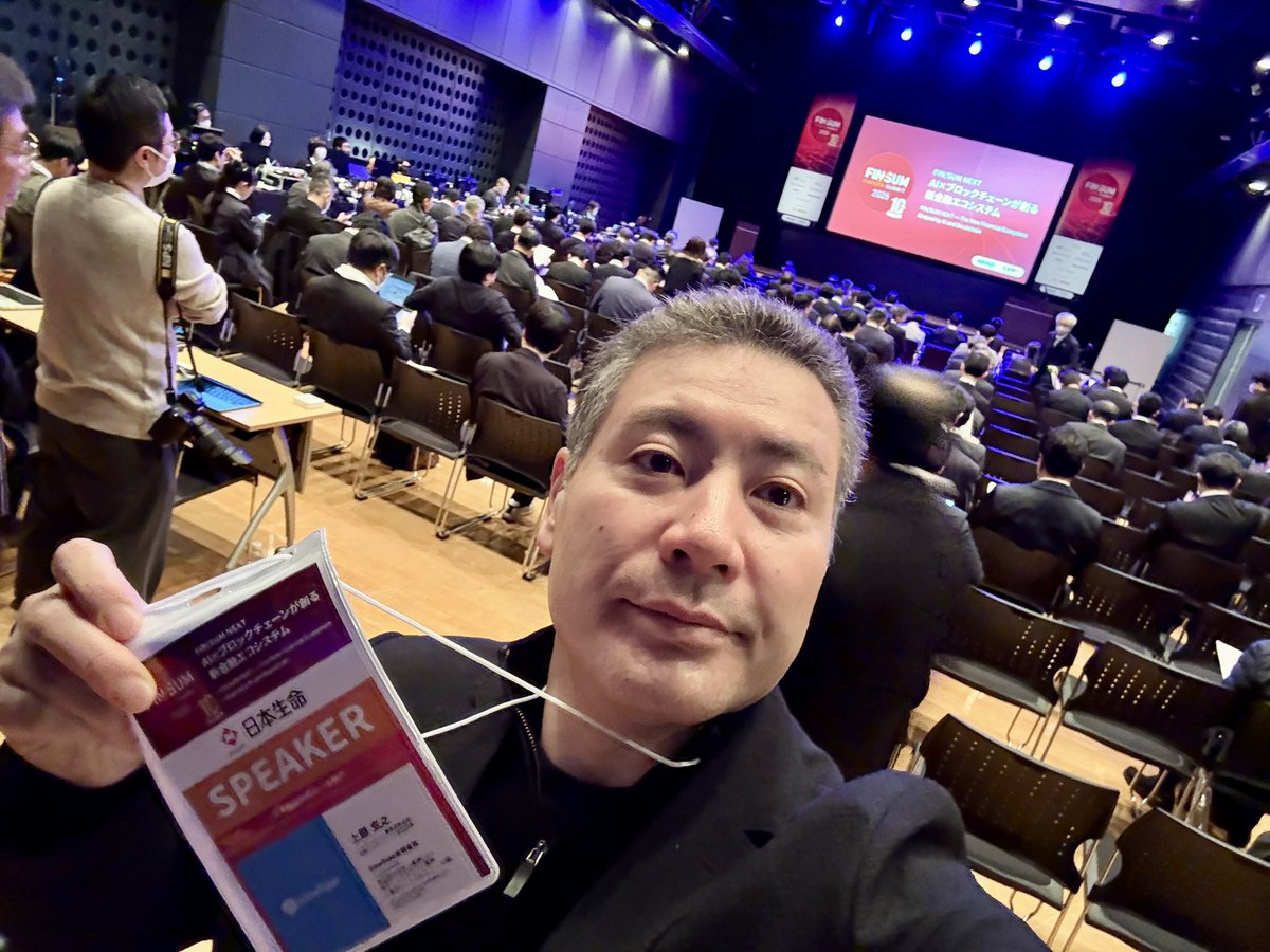 gen0707's tweet photo. 今年もスピーカーパスで戻ってきたよ、FIN/SUM！
(もう10回目なのか。おめでとう！！)
@xsum_series #JapanFintechWeek https://t.co/1aIHWcIwDh