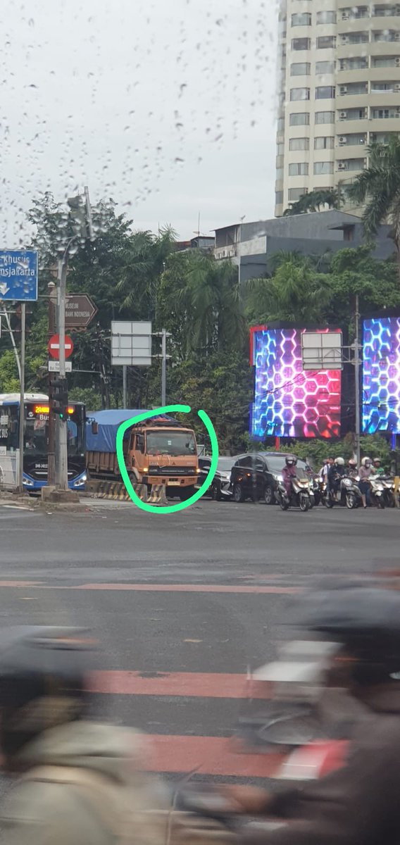 Transportasi Jakarta tweet media