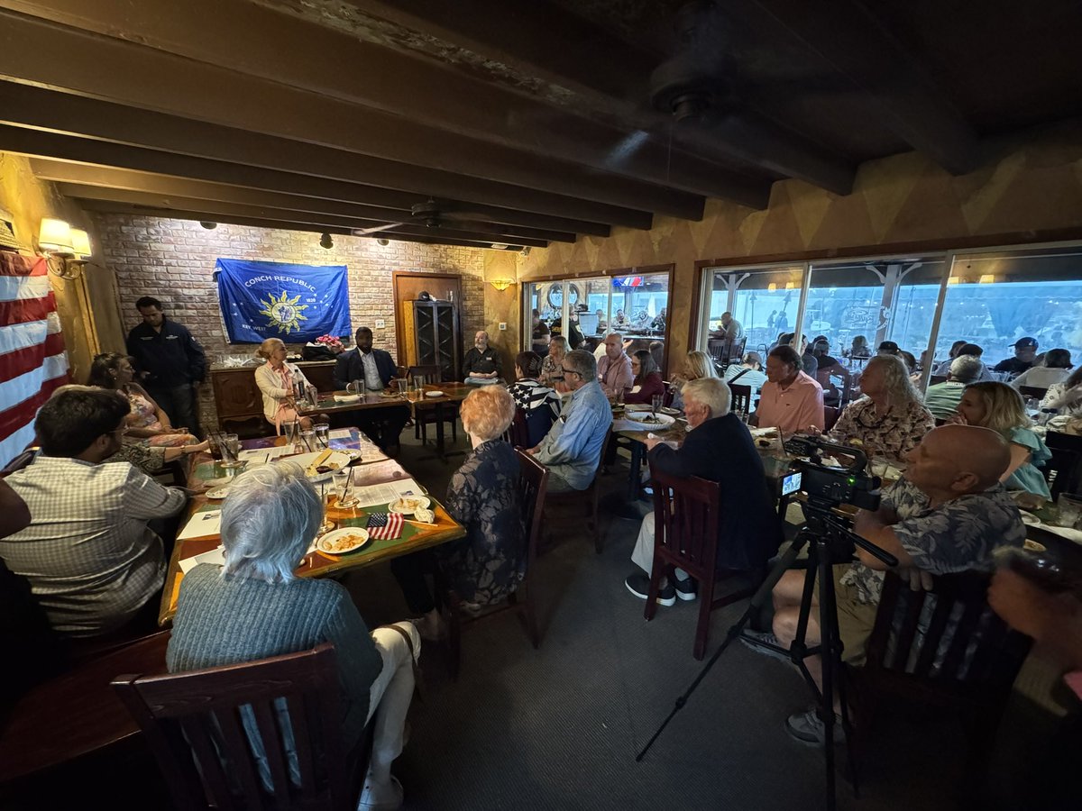 ByronDonalds's tweet photo. It was great to meet with the members of the Monroe County Republic Executive Committee in Key Largo.

Thank you to the Conch Republic patriots who joined us &amp; thank you to the Monroe County Sheriff’s Office for keeping us safe!

Together, we will take Florida to the NEXT LEVEL☀️ https://t.co/4Y2ZmCIRoG