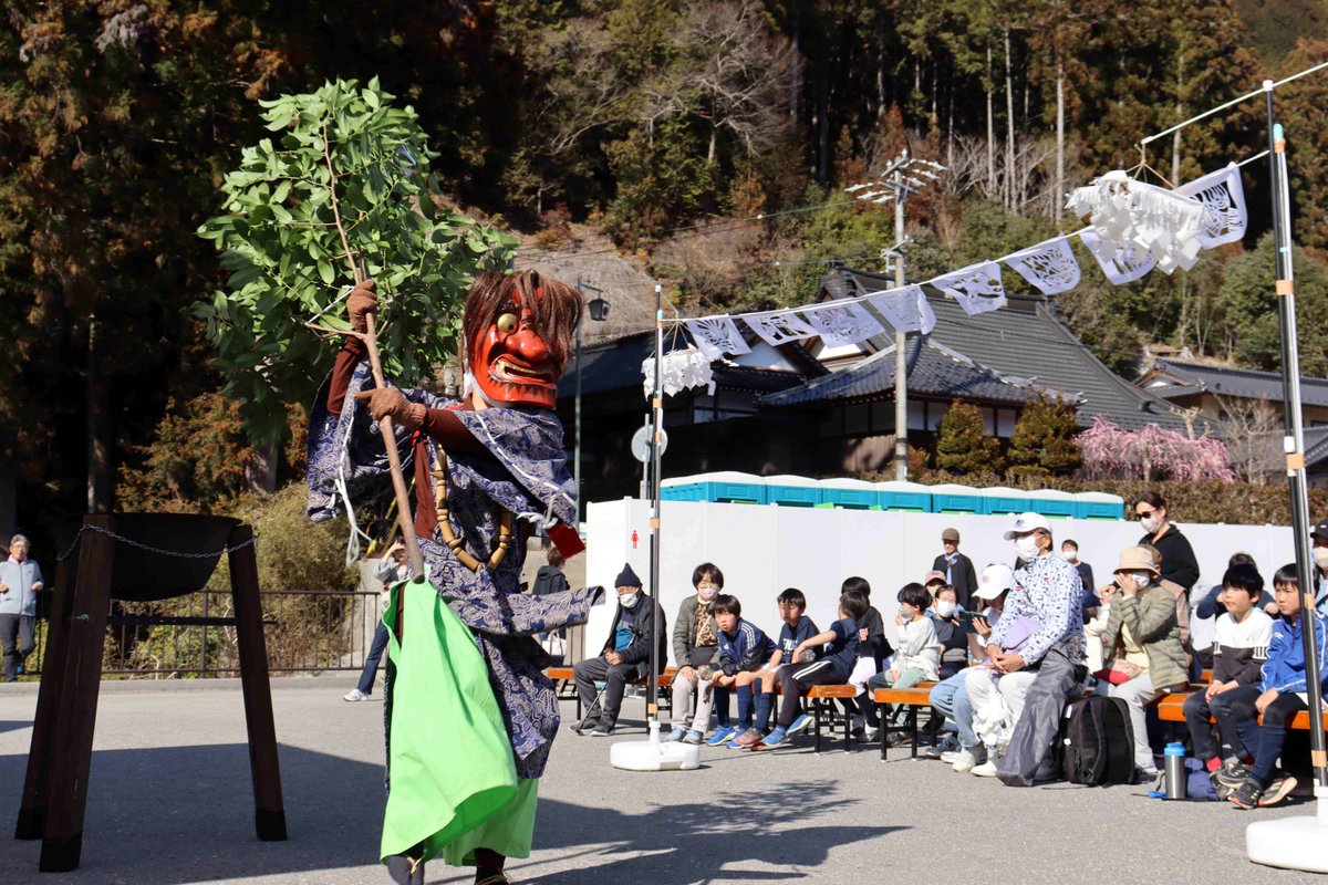 toei_town's tweet photo. イベント会場では河内花祭保存会による花祭の実演や、奥三河の特産品の販売などが行われ、町内外からの来場者で賑わいをみせました。  

東栄ＩＣ～鳳来峡ＩＣ間は3月14日（土）午後3時に開通します。 https://t.co/aHyq9moRP1