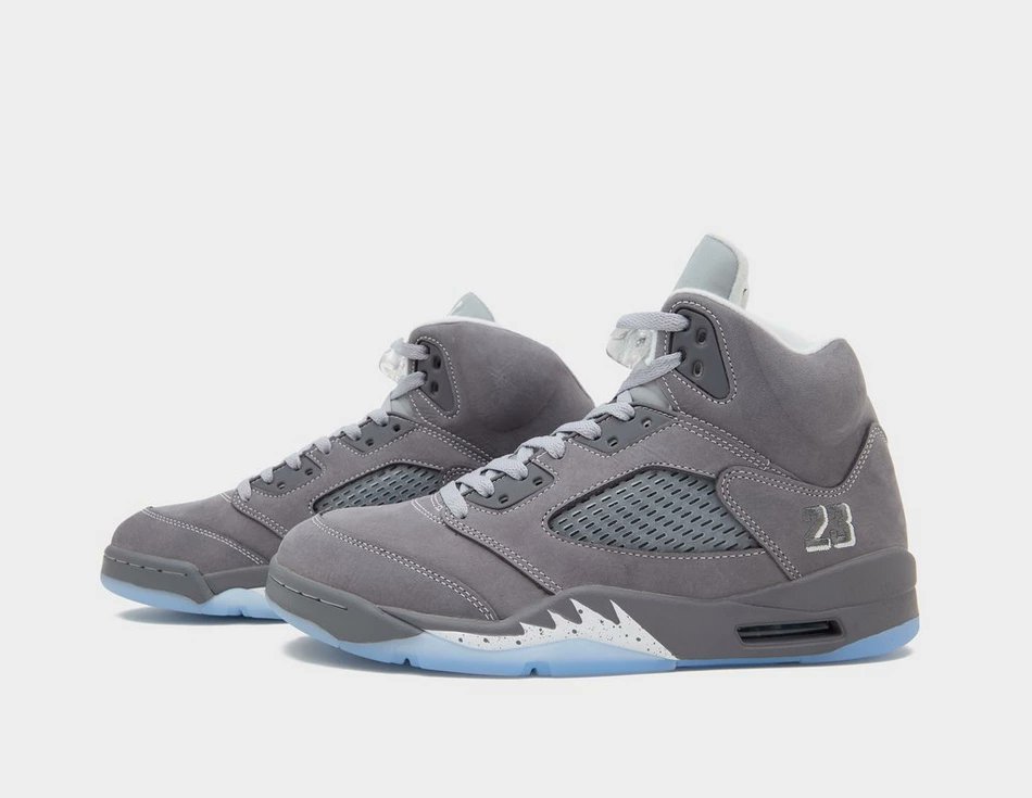 JustFreshKicks tweet media