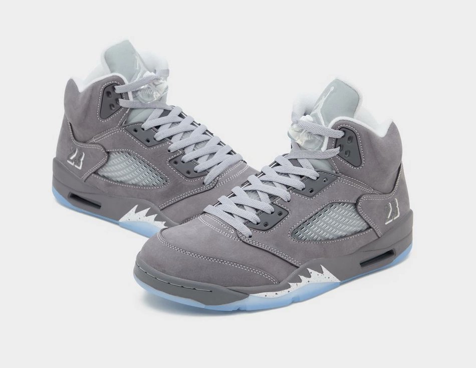 JustFreshKicks tweet media