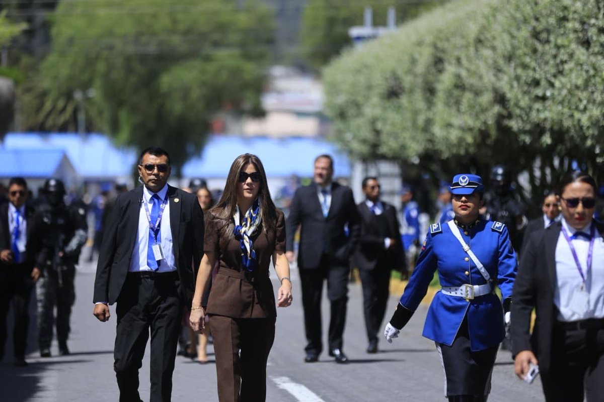 Participé en la conmemoración de los 88 años de profesionalización de la Policía Nacional del Ecuador, junto al Presidente @danielnoboaok. 

Un acto que reafirma el compromiso con la seguridad, la formación permanente, y el reconocimiento a su vocación de servicio con el país. 🇪🇨