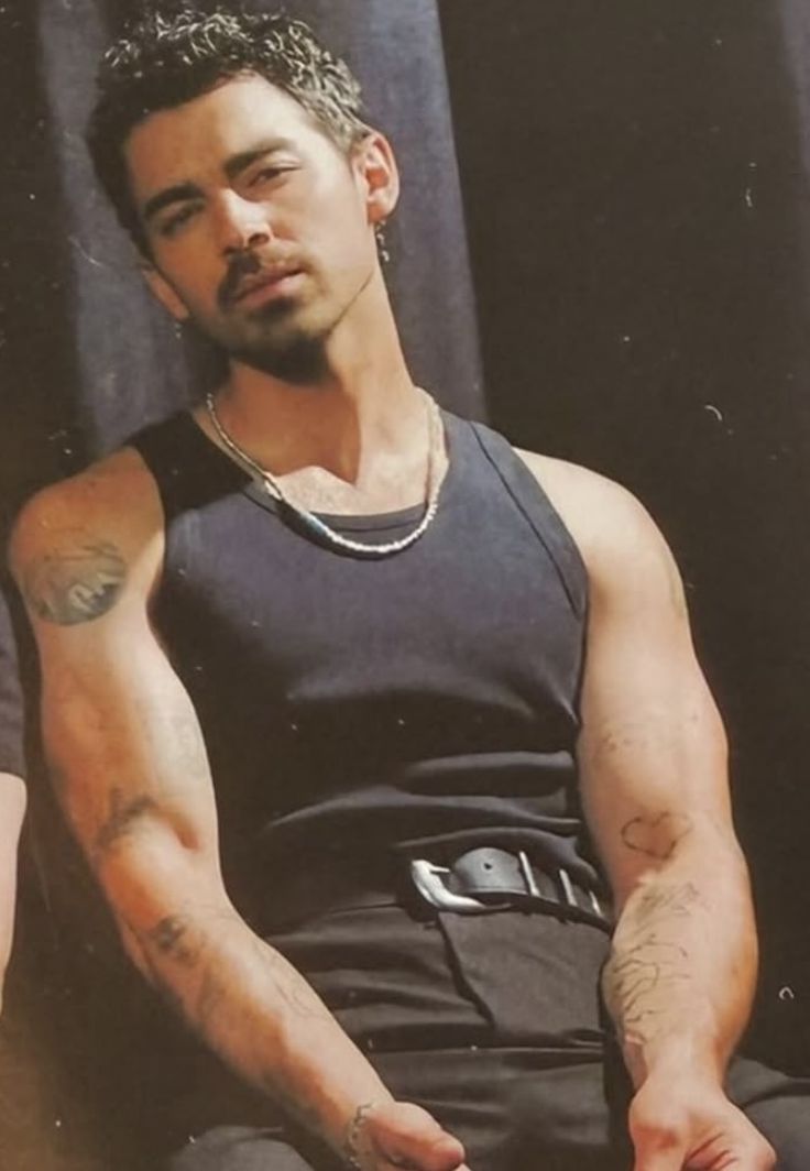 archivesjonasb's tweet photo. Joe Jonas, 2025 https://t.co/HbpxJbrFGh