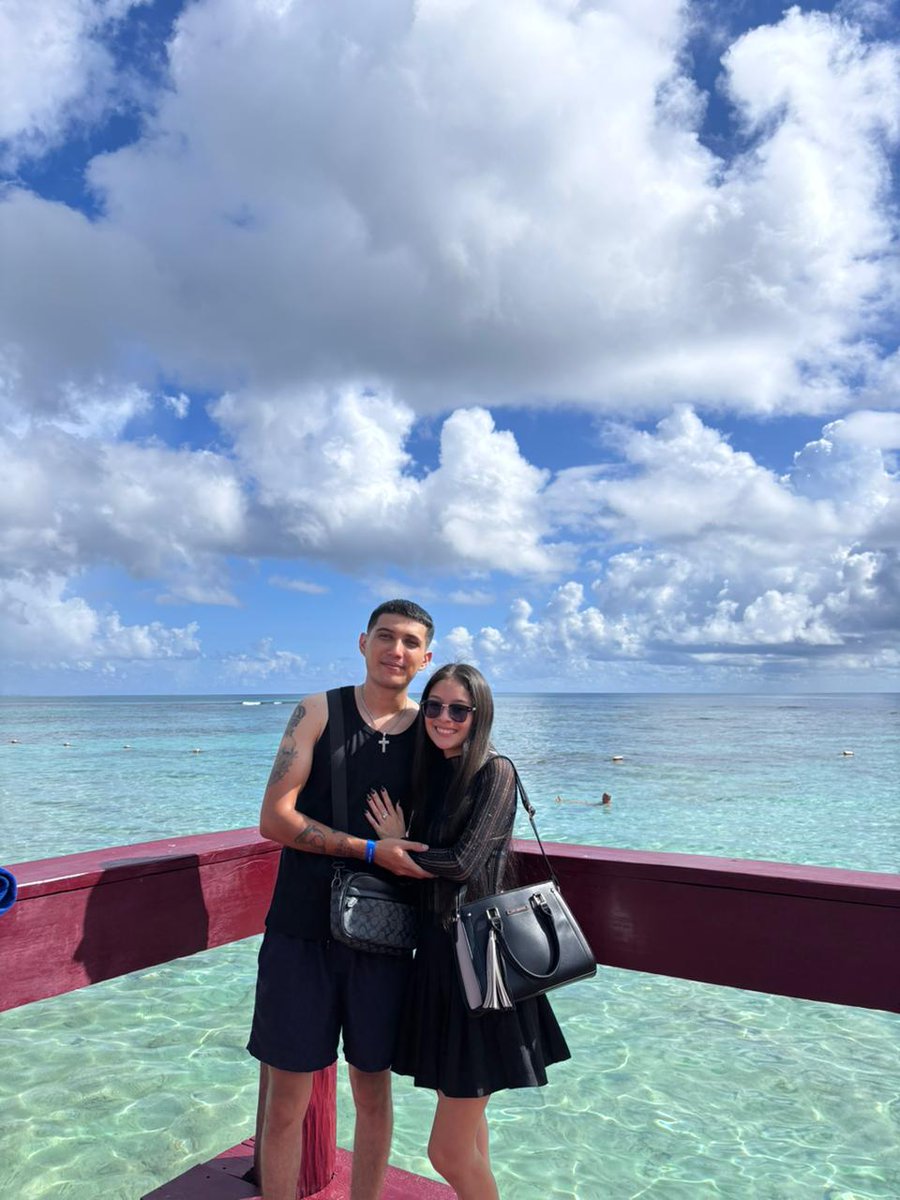 Androx26's tweet photo. ❤️‍🩹💍❤️‍🩹
.
Un gran viaje a lado del amor de mi alma y compañero de vida https://t.co/UbJNcTwbvw