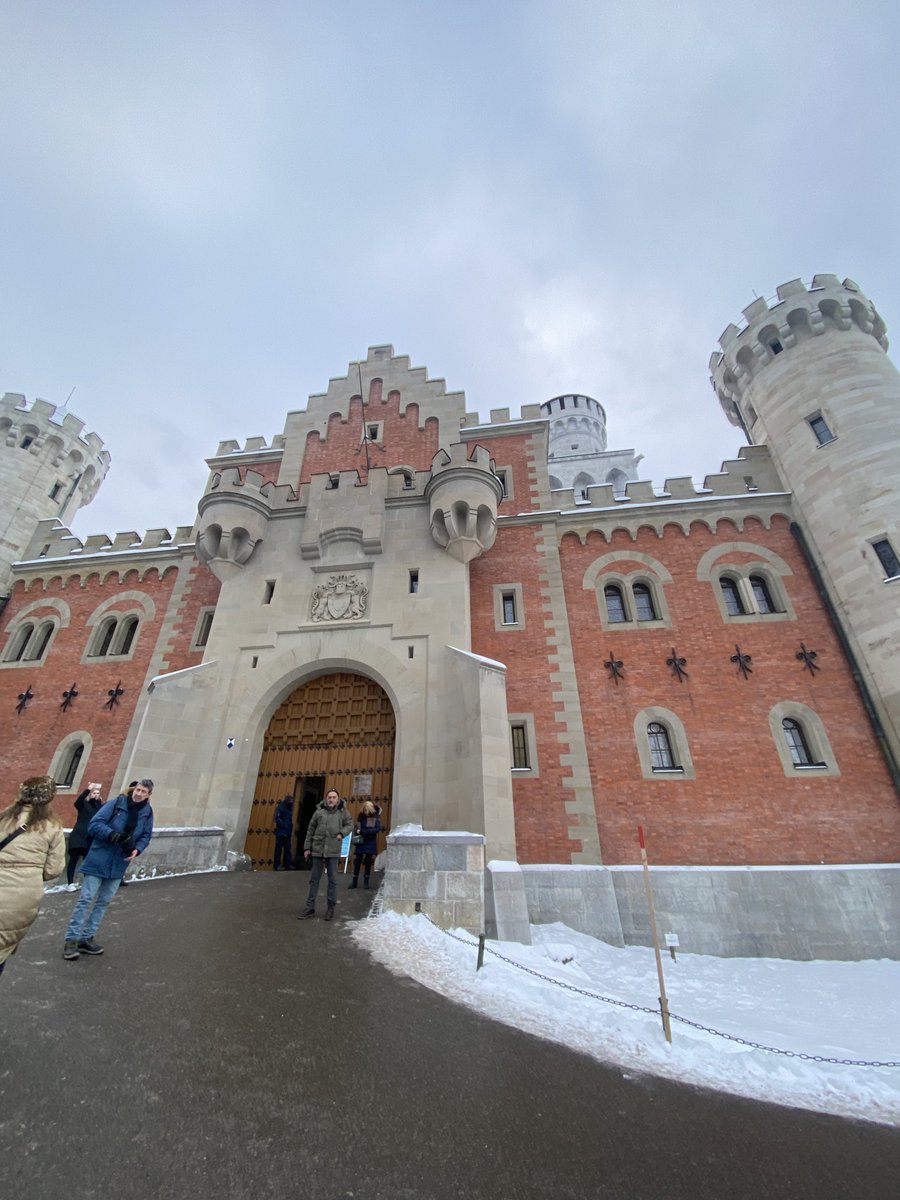 rogaleraa's tweet photo. @Erramun2014 🫶🏼 hermoso castillo , las fotos por dentro estan prohibidas https://t.co/sFIx3k7ISw