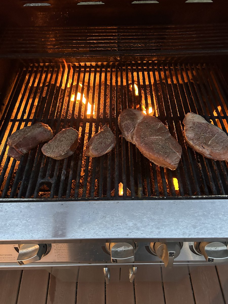 MMesq11's tweet photo. @CSleeve16374 Steaks https://t.co/adi7qNeid5