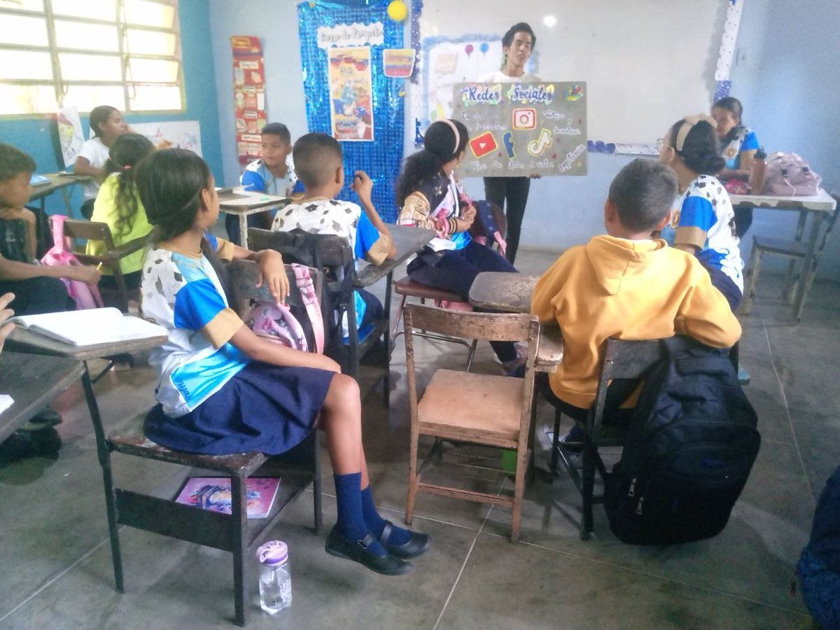 InfoCar32BMFC's tweet photo. #02Mar
Infocentro Tacarigua, municipio Carlos Arvelo, edo Carabobo, visita a los estudiantes de 6to grado A, en la U.E Alfredo Pietri Los estudiantes tuvieron el conocimiento de ventajas y desventajas de las "Redes Sociales."
@Gabrielasjr @delcyrodriguezv https://t.co/X1fnfG9WqB