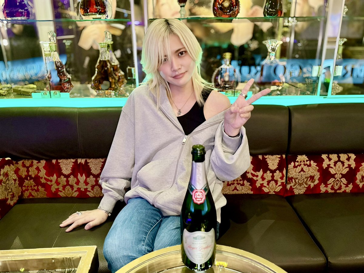 MGR0888's tweet photo. ⁡2026/3/1(日)
⁡
《 月 主任 》 🌹.*･ﾟ

#メリーゴーランド
#メリゴ
#トリプルエイト
#ホスト #ホストクラブ https://t.co/HPa7SQTzb5