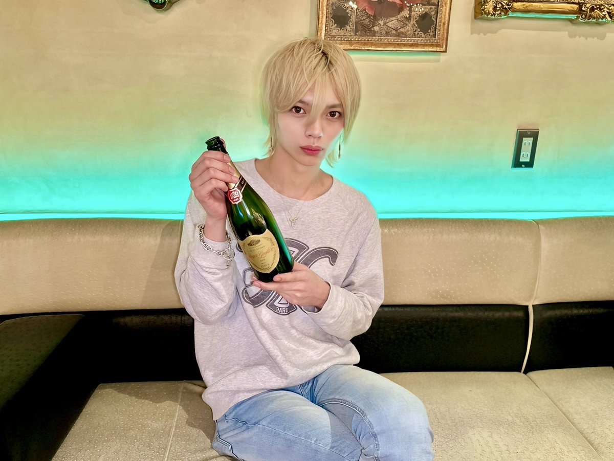 MGR0888's tweet photo. ⁡2026/3/1(日)
⁡
《 月 主任 》 🌹.*･ﾟ

#メリーゴーランド
#メリゴ
#トリプルエイト
#ホスト #ホストクラブ https://t.co/HPa7SQTzb5