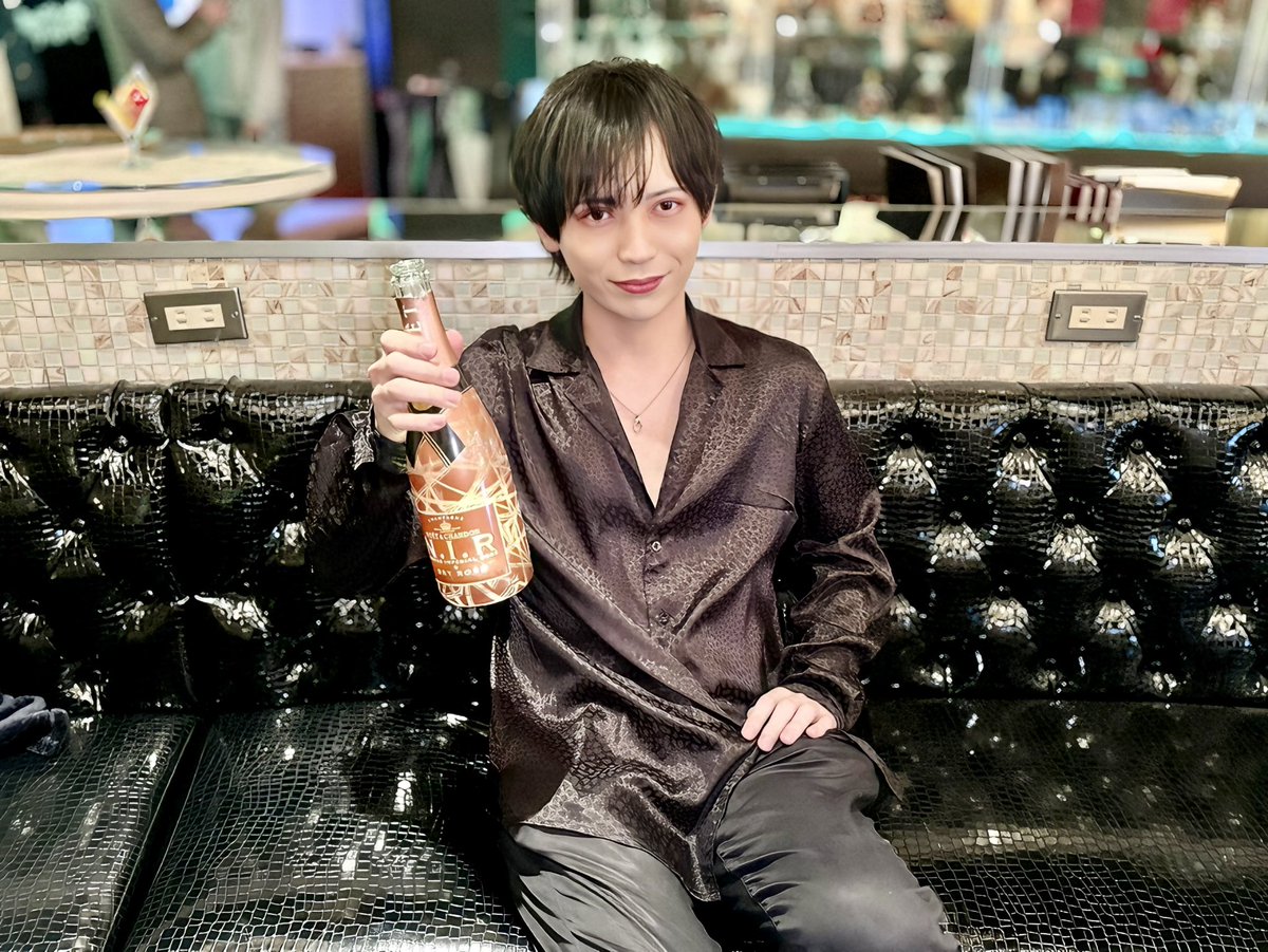 MGR0888's tweet photo. ⁡2026/3/1(日)
⁡
《 月 主任 》 🌹.*･ﾟ

#メリーゴーランド
#メリゴ
#トリプルエイト
#ホスト #ホストクラブ https://t.co/HPa7SQTzb5
