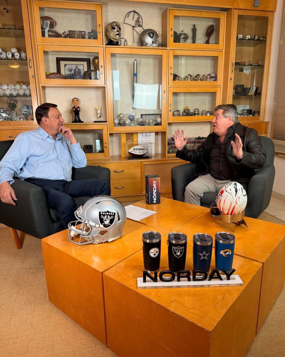 Lunes de estreno en Todos con Toño, Miguel Herrera nos visitó para ponernos al día. 

¿Lo veremos dirigiendo en Atlante? ¿Cómo ve a la Selección para el Mundial? 

No se lo pierdan, 7 pm por el canal.