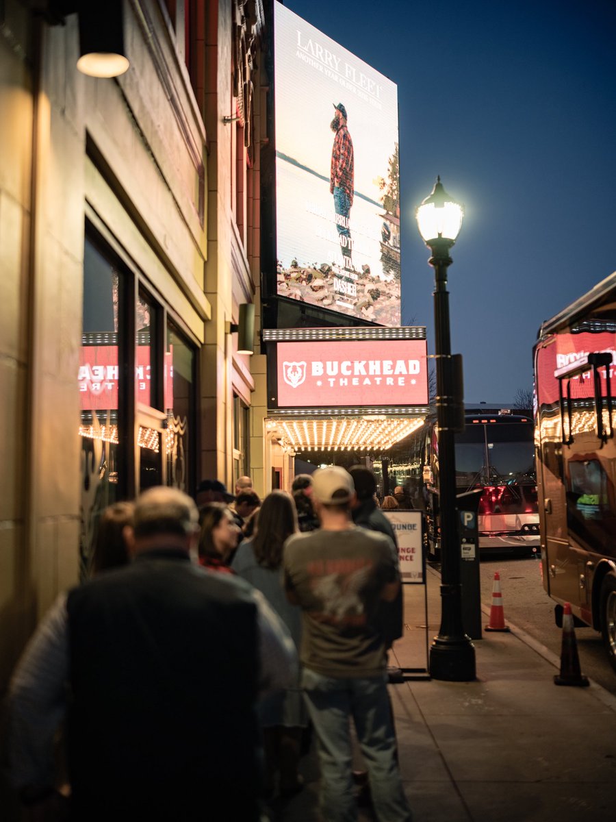 Larry Fleet tweet media